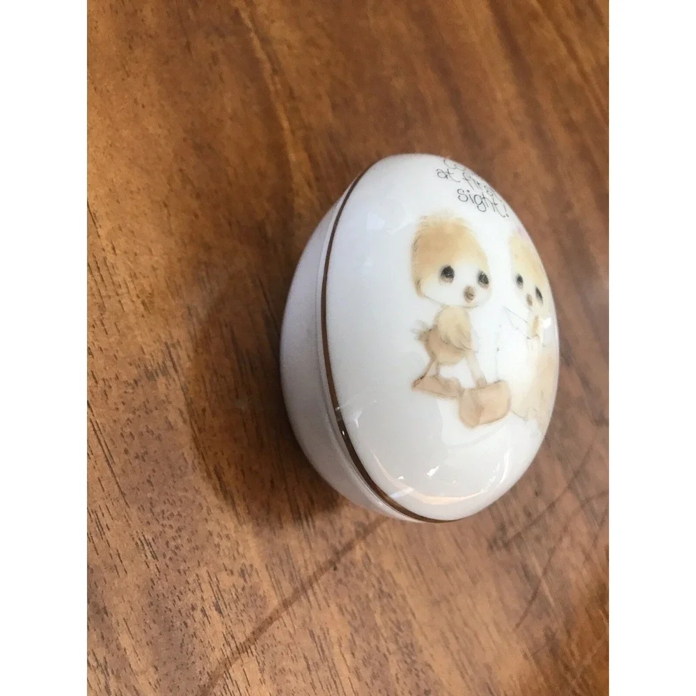 Vtg 1978 Jonathan and David Ceramic Egg Trinket Box- Love at First site, Enesco